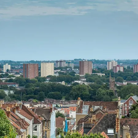 Spacious 2 Storey Penthouse Flat, Fantastic Views! Lejlighed *