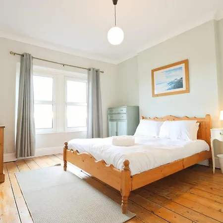 Daire Spacious 2 Storey Penthouse Flat, Fantastic Views!