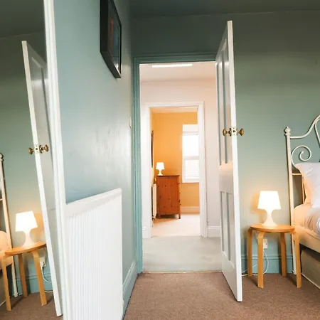 Spacious 2 Storey Penthouse Flat, Fantastic Views! Appartement *