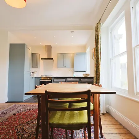 Spacious 2 Storey Penthouse Flat, Fantastic Views! * 브리스틀